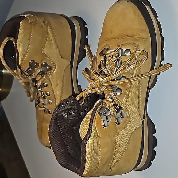 Women's Timberland Mid-Boot. - Picture 8 of 9